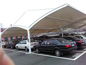 鋼<font color='red'>膜結(jié)構(gòu)車棚</font>特點，怪不得越來越多人選擇！(圖文)