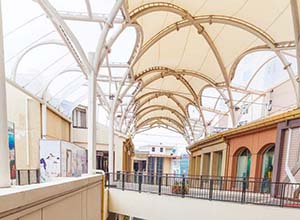 商場(chǎng)屋頂膜結(jié)構(gòu)有哪些特點(diǎn)？