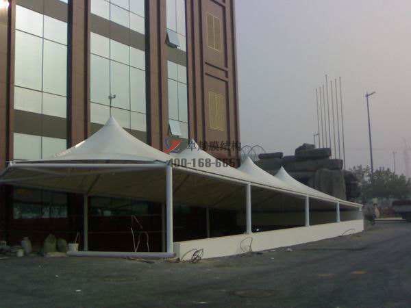  承德市膜結(jié)構(gòu)地下車庫(kù)出入口【承德天龍公司遮陽(yáng)棚】設(shè)計(jì)施工案例