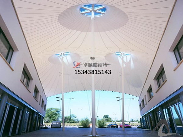 上饒膜結(jié)構(gòu)商場(chǎng)頂蓋【生產(chǎn)廠家】上饒步行街入口大門(mén)膜結(jié)構(gòu)遮陽(yáng)棚公司