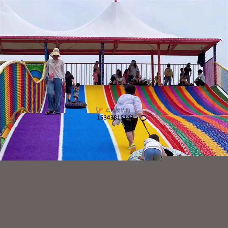陽泉彩虹滑道游樂設備紅色遮陽棚結構設計生產